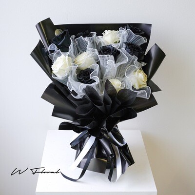 11 Black and White Rose Bouquet *Limited Time Only*