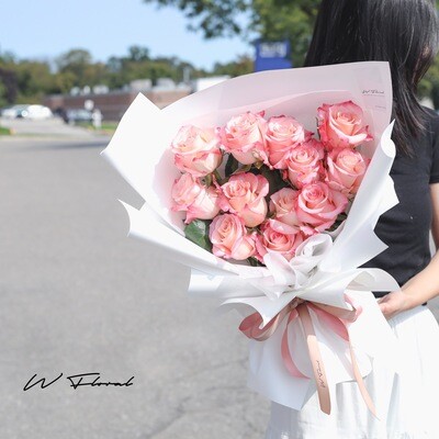 12 Rhoslyn Rose Bouquet
