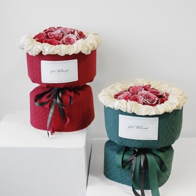 Christmas Cable Knit Snowy Red Rose Round Bouquet