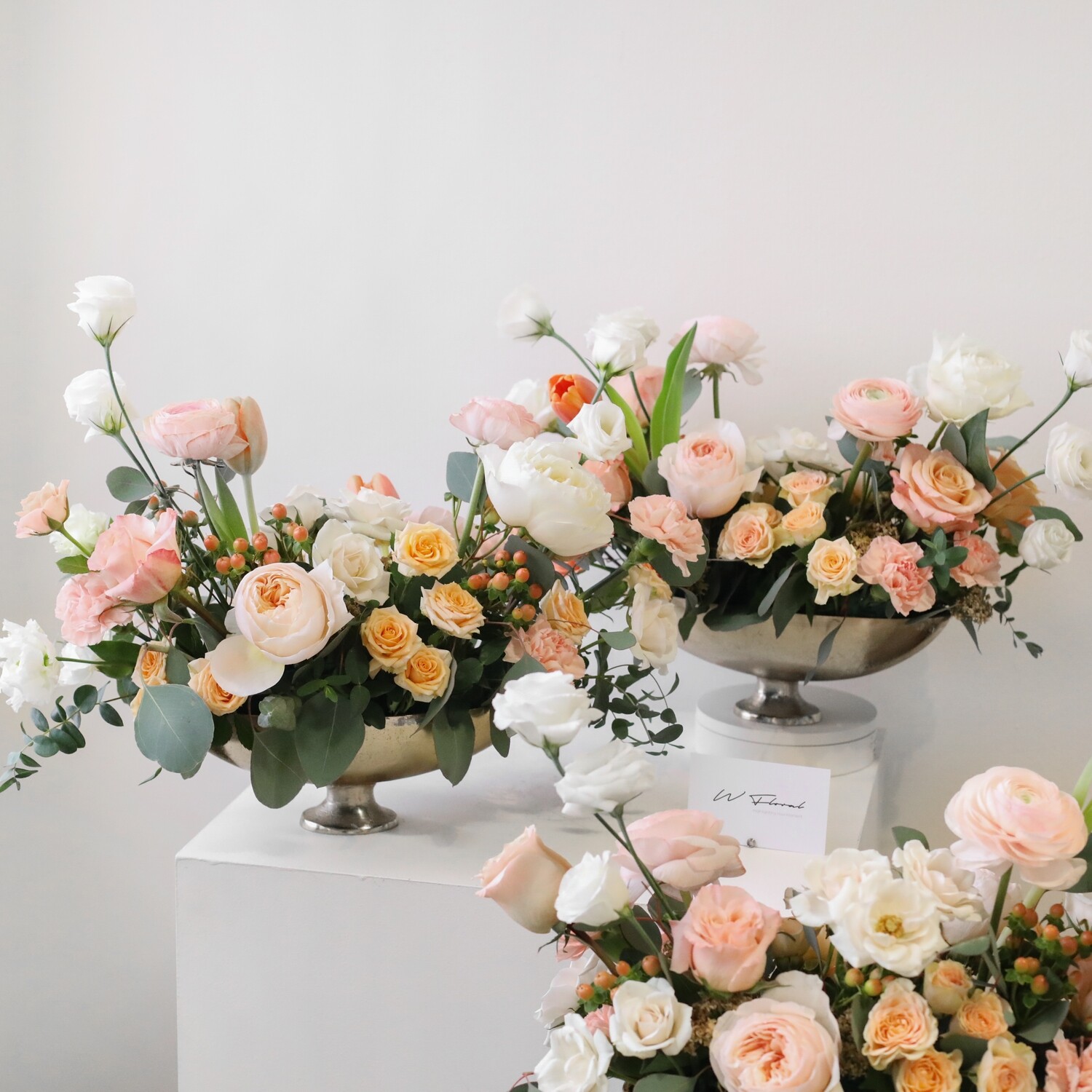 Centrepiece - Elongated Charlize Gold Compote Arrangement