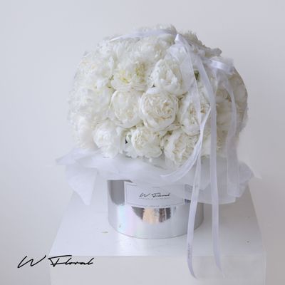 White Peony Peonies Hug Luxe