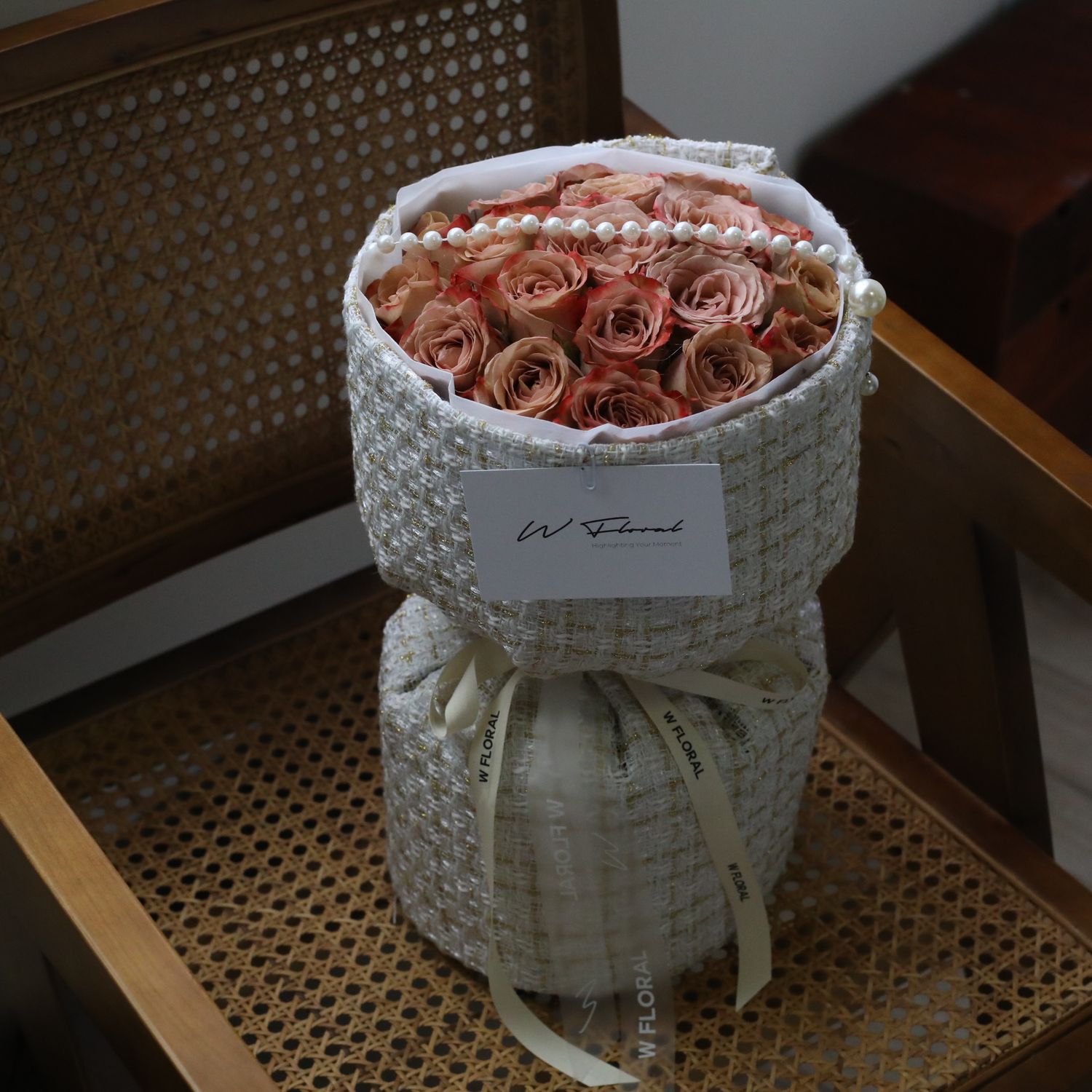 Tweed &amp; Pearl Cappuccino Rose Round Bouquet