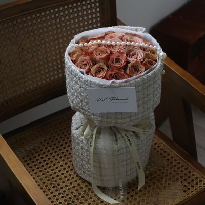 Tweed &amp; Pearl Cappuccino Rose Round Bouquet