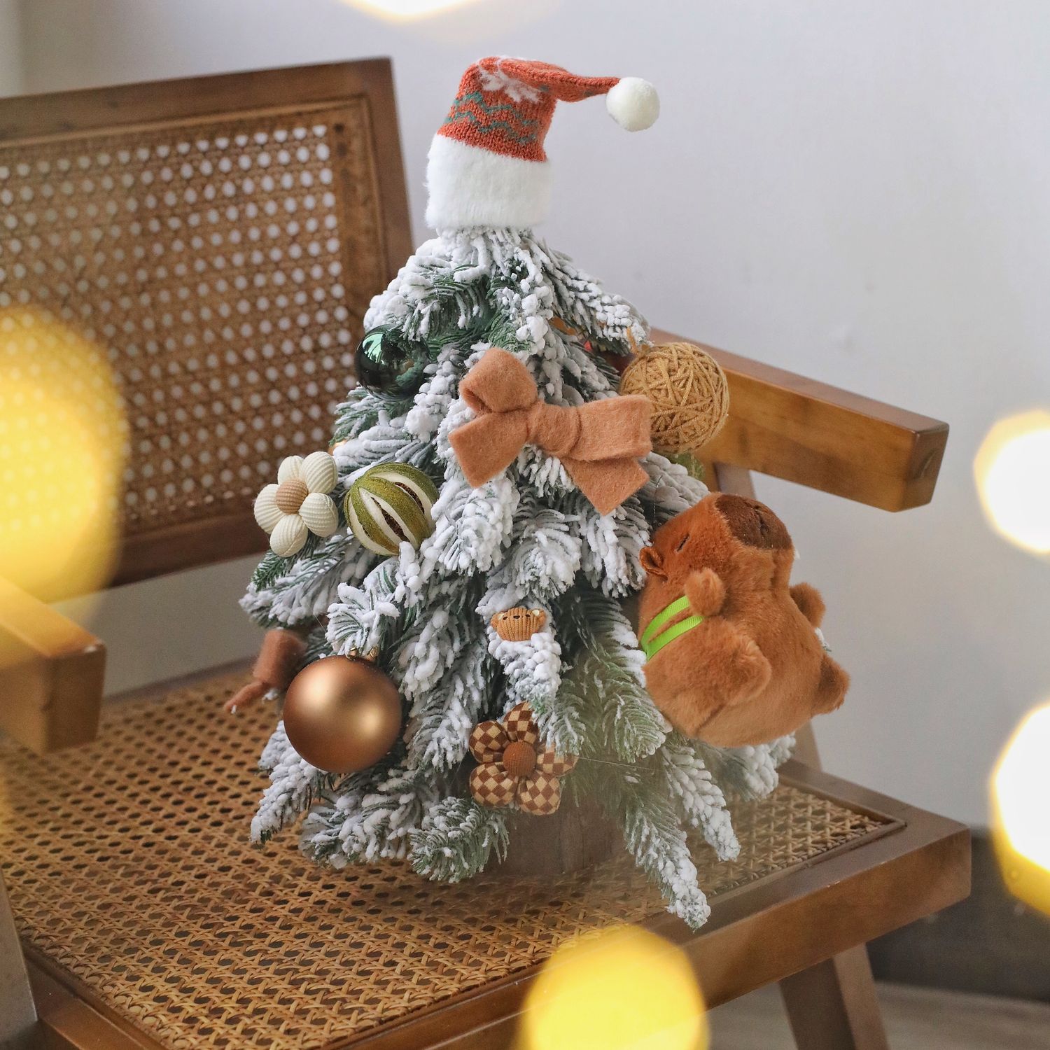 18 Inch Minimalist Tabletop Christmas Tree - Capybara