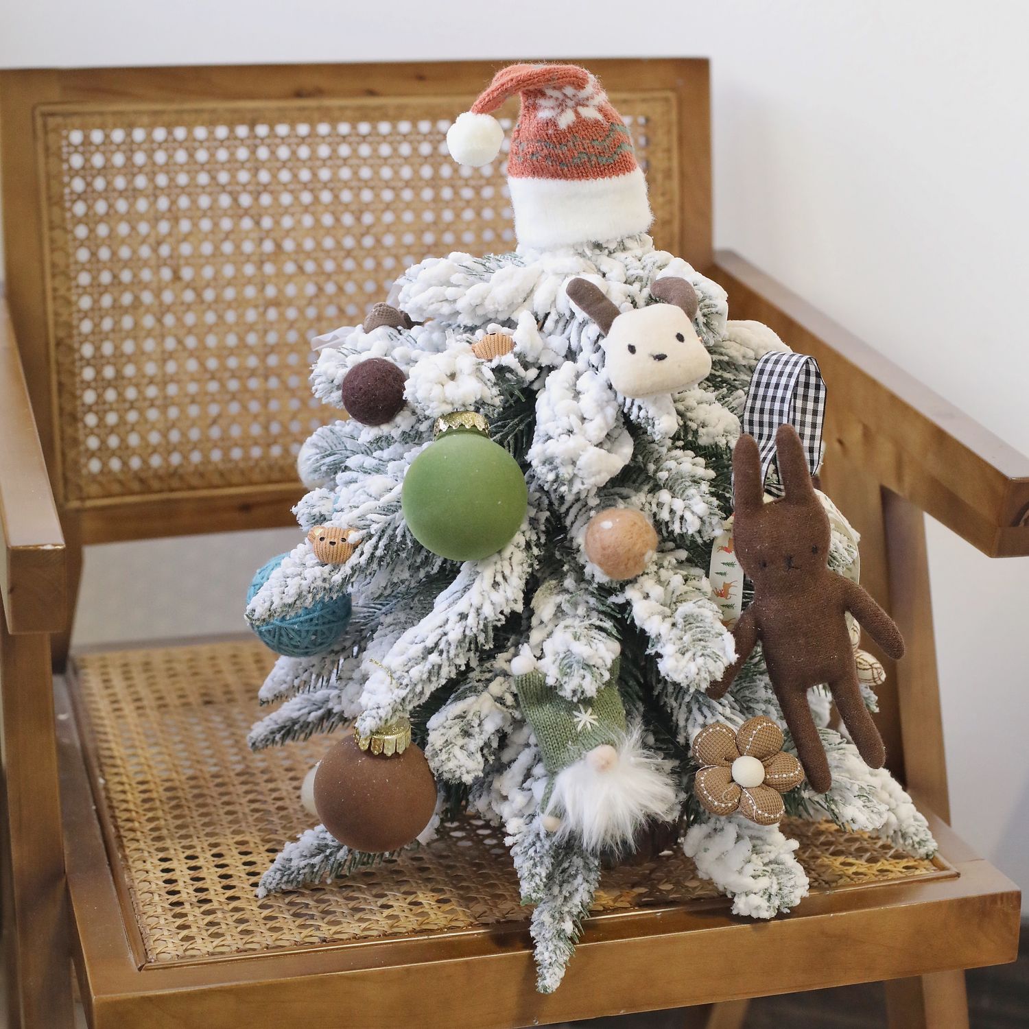 18 Inch Minimalist Tabletop Christmas Tree - Safari