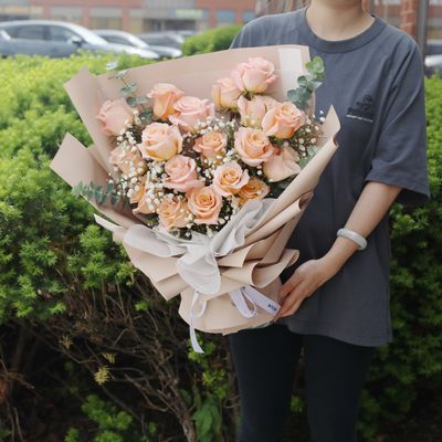 19 Salmon Rose Bouquet