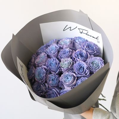 24/36 Signature Round Bouquet Blue Lavender Rose