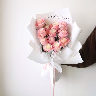 Aurora Rose Only Bouquet