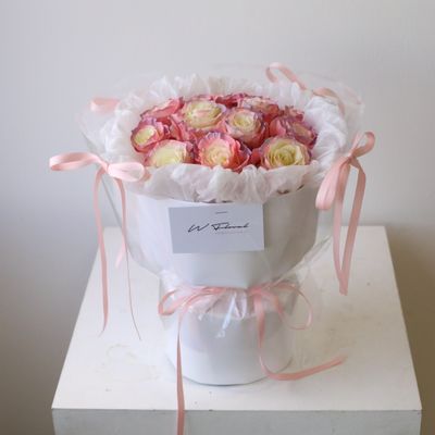 Lolita Round Bouquet -  Aurora Rose