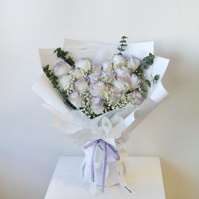 19 Violet Mist Rose Bouquet