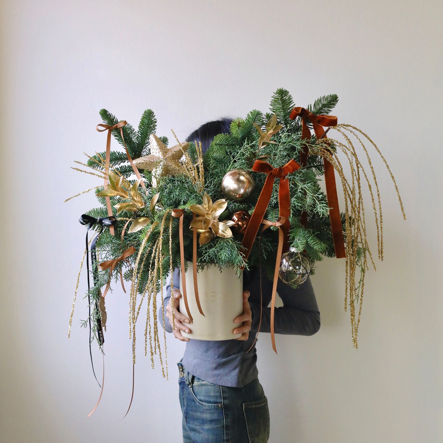 W Deluxe Golden Christmas Hug