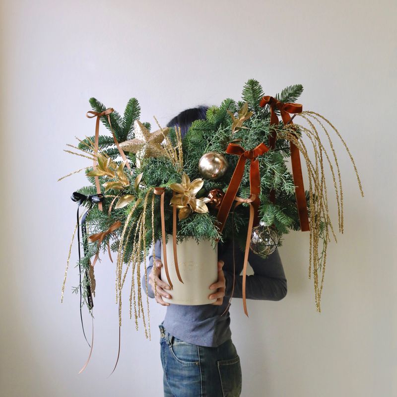 W Deluxe Golden Christmas Hug