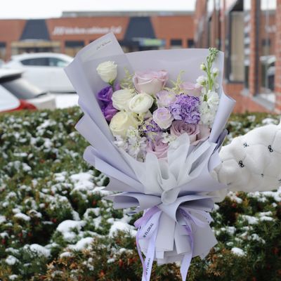 Small W Signature Bouquet