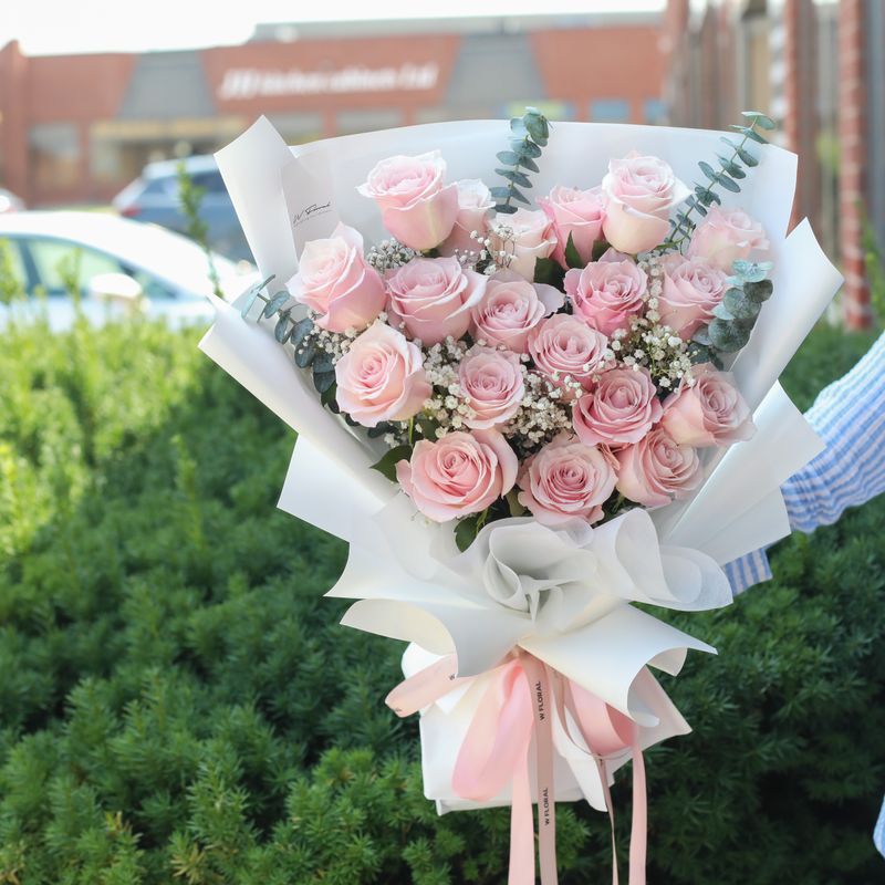 Romantic pink rose bouquet with baby’s breath for Toronto flower delivery