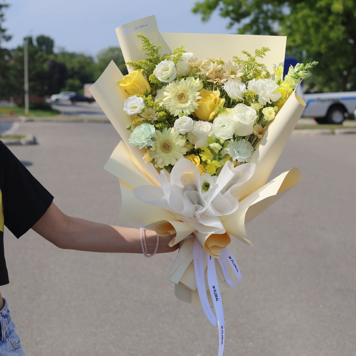 ゆゆ Medium Signature Mixed Bouquet Toronto | W Floral