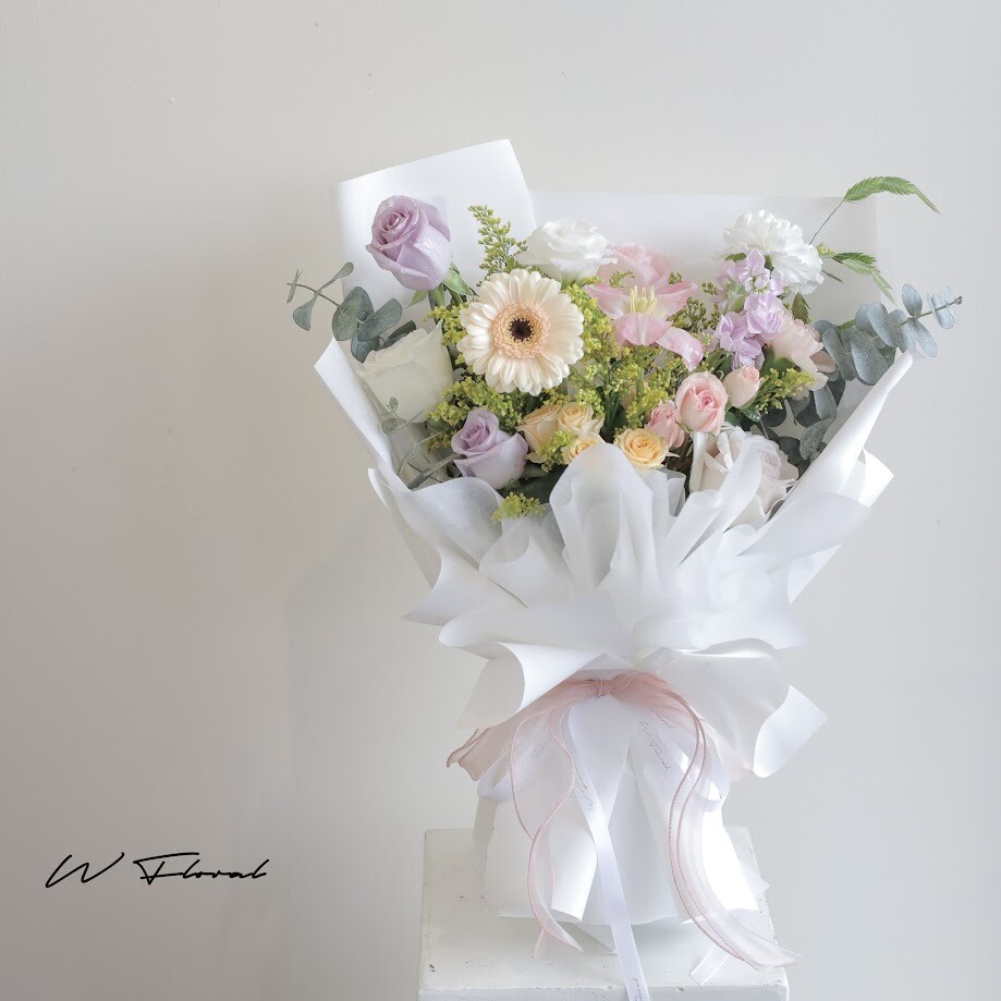 Small W Signature Bouquet