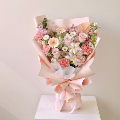 Large W Signature Bouquet