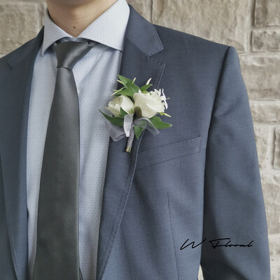 Fresh flower boutonniere for groom and groomsmen