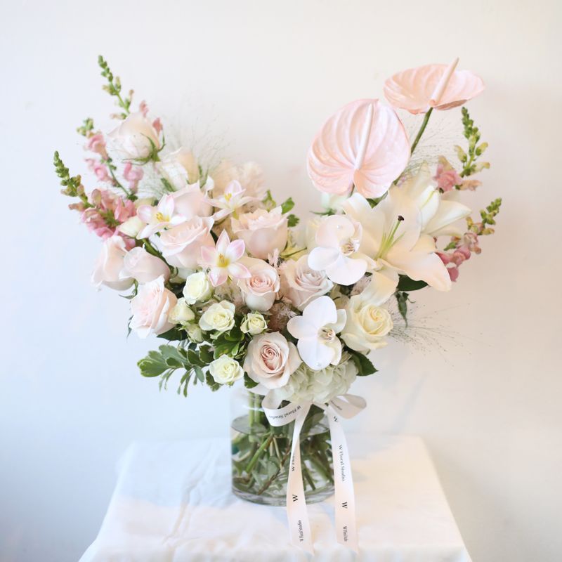 W Signature Vase Arrangement