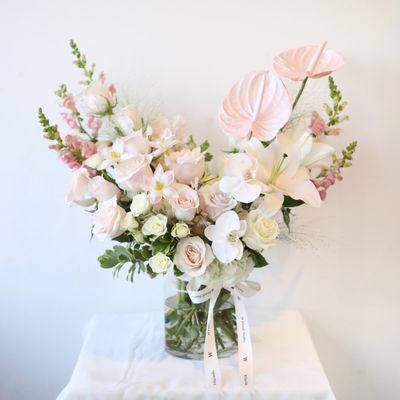 W Signature Vase Arrangement