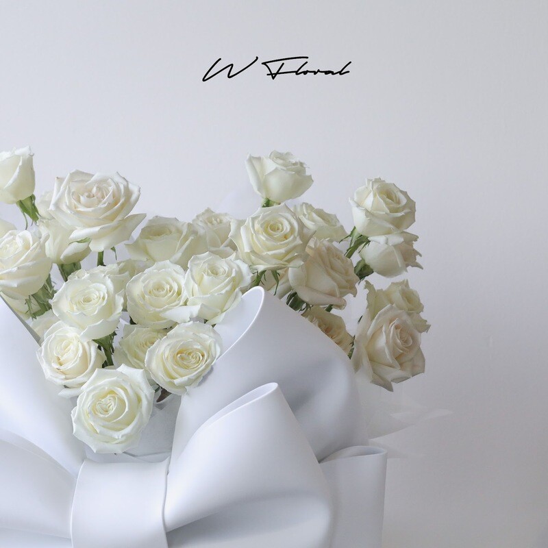 Luxury white rose bucket for anniversary and proposal gift