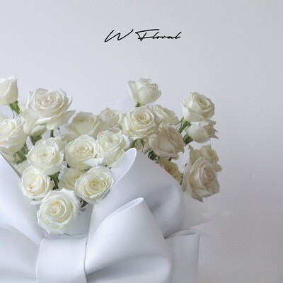 Luxury white rose bucket for anniversary and proposal gift