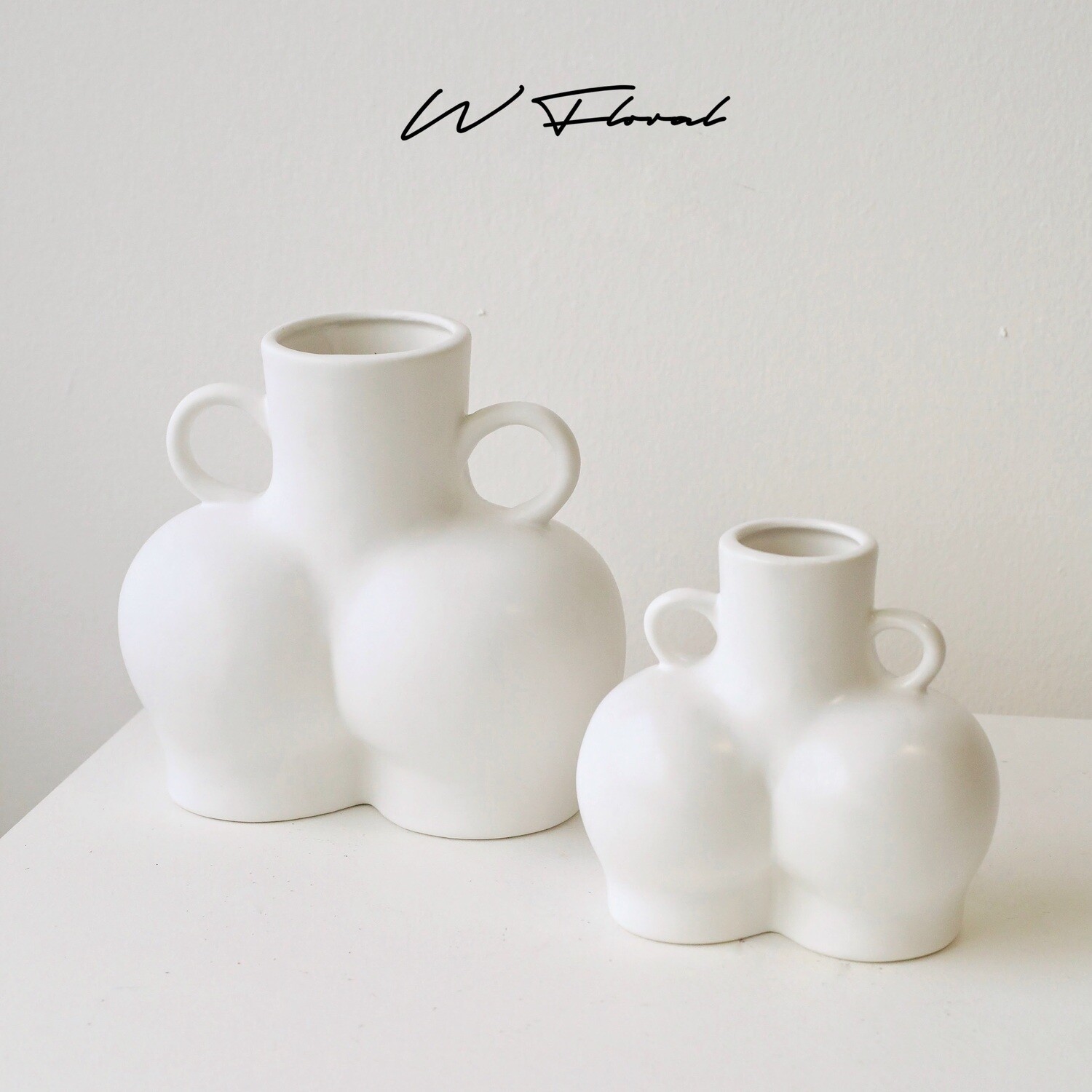 Sculptural butt-shaped flower vase with playful modern design