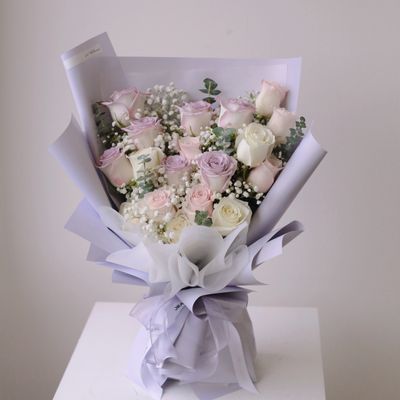 Florist-curated mixed rose bouquet with 19 premium roses