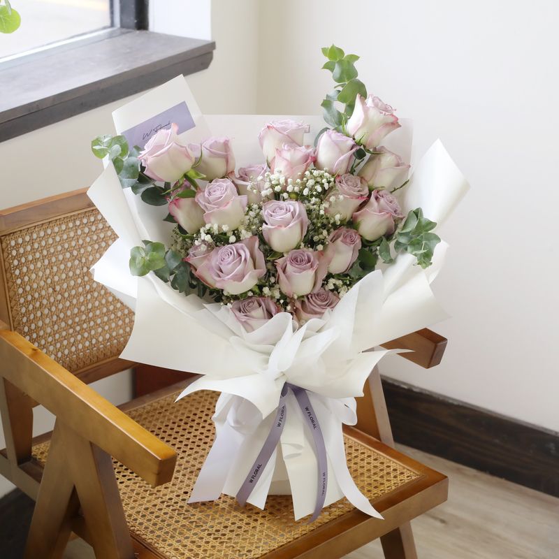 19 Lavender Rose Bouquet
