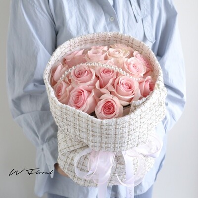 Tweed and Pearl pink rose bouquet with premium Ecuadorian roses for Toronto delivery