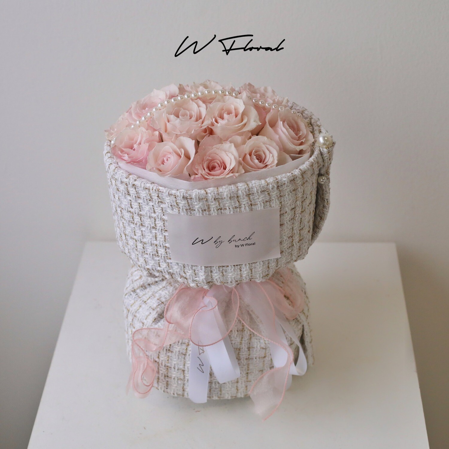 Tweed &amp; Pearl Pink Rose Round Bouquet