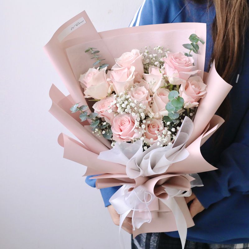 Soft pink rose bouquet with 11 fresh roses in W Floral signature style
