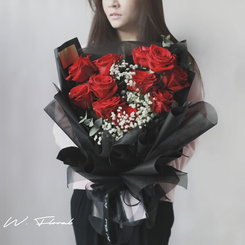 Classic red rose bouquet for Toronto flower delivery