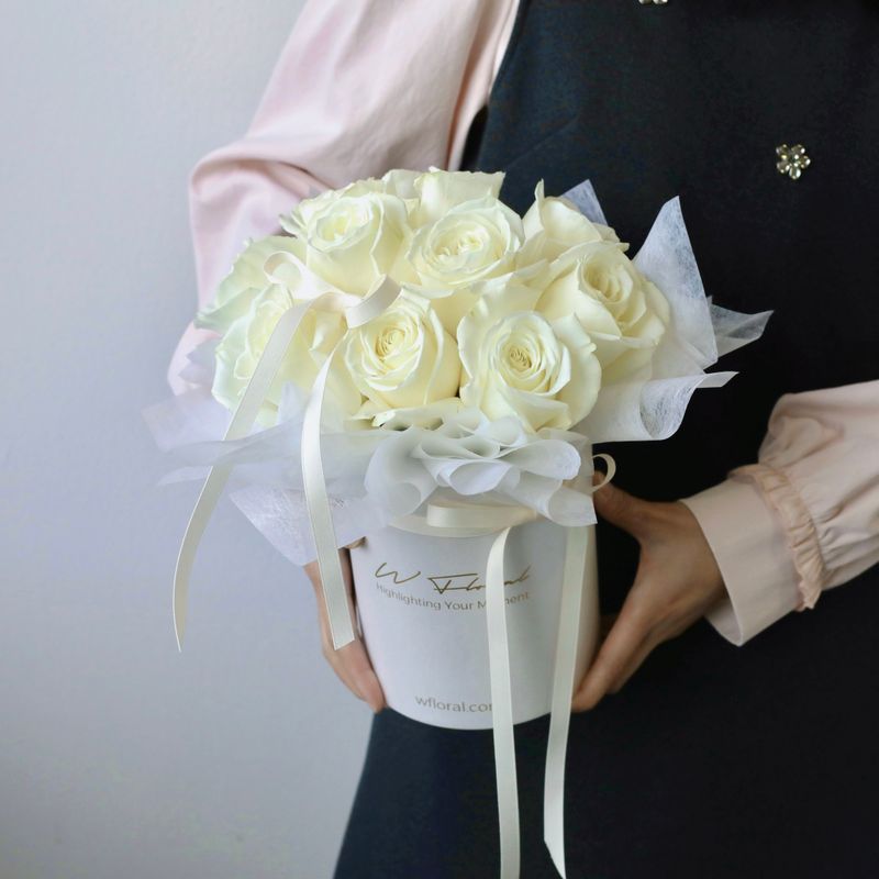 White Rose Hug