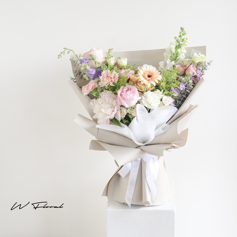 Hand-tied bouquet workshop at W Floral Studio Richmond Hill