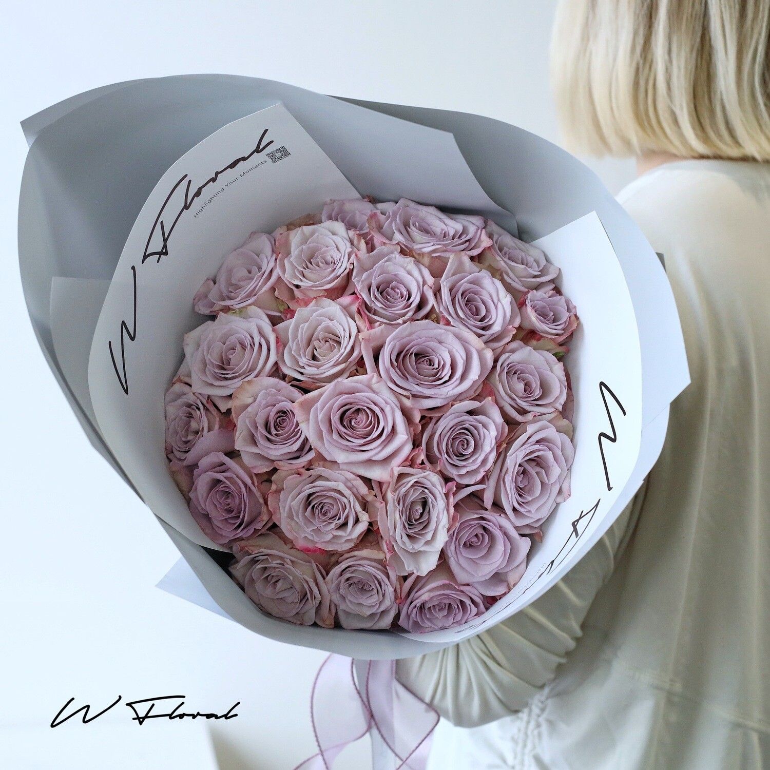 24/36 Signature Round Bouquet Lavender Rose, Number of Roses: 24 Lavender Roses