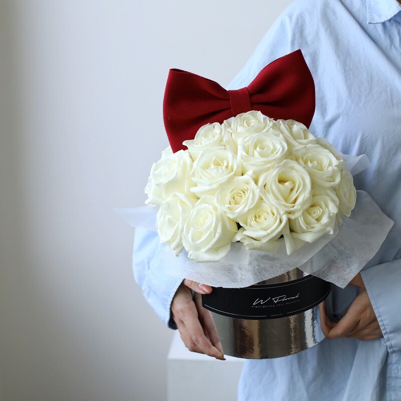 Minnie Miss Hug White Rose