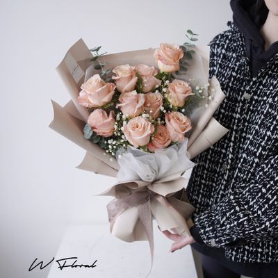 11 Salmon Rose Bouquet