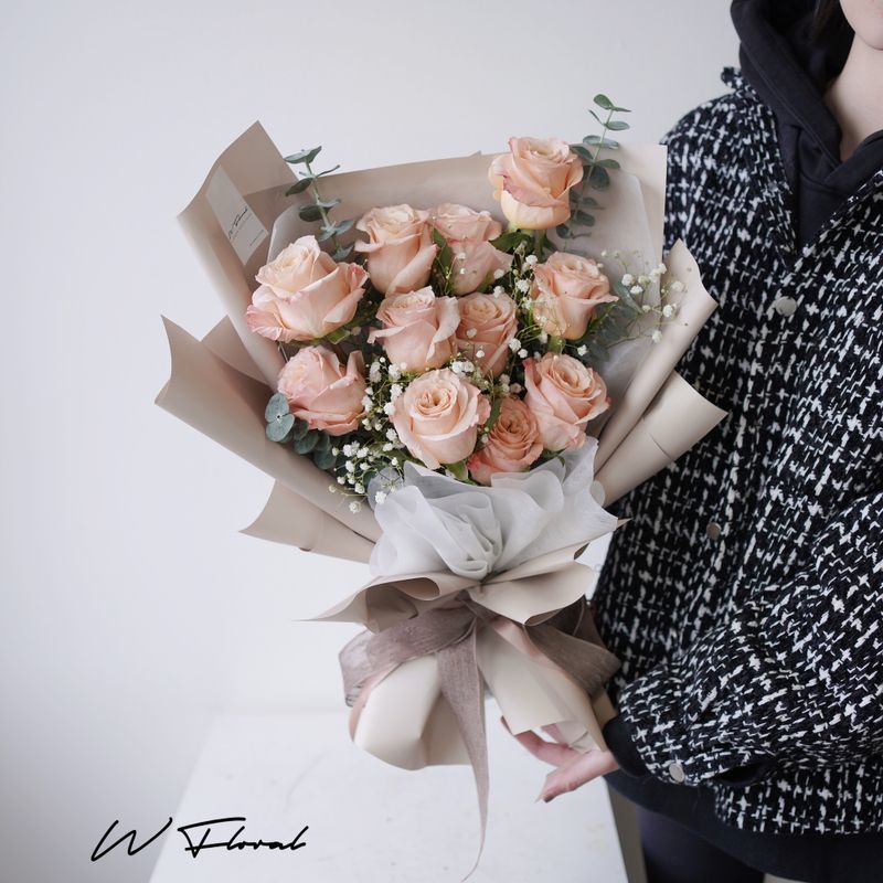 11 Salmon Rose Bouquet