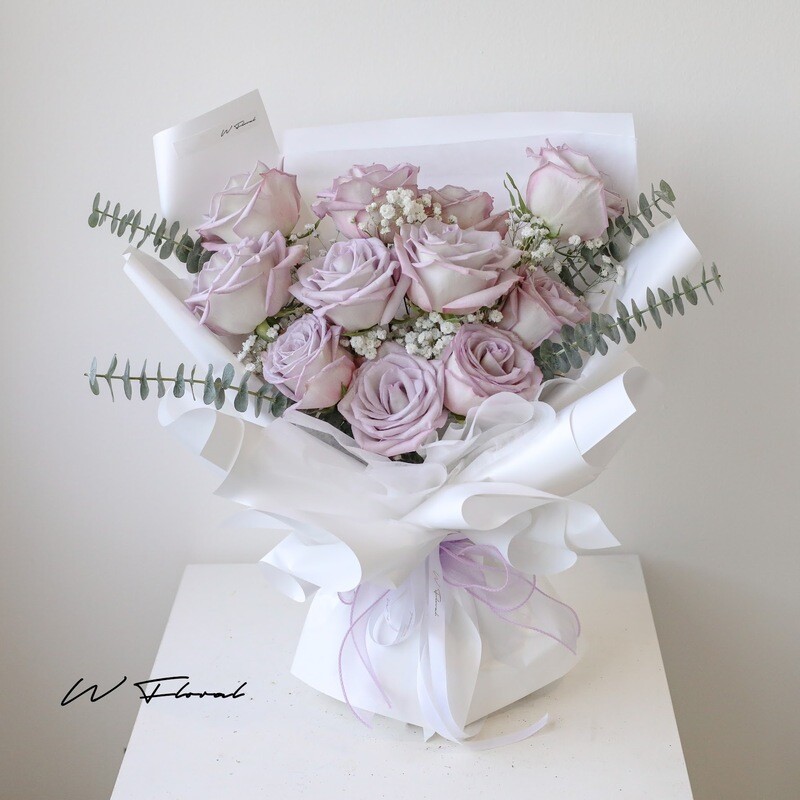 11 lavender rose bouquet by W Floral Studio