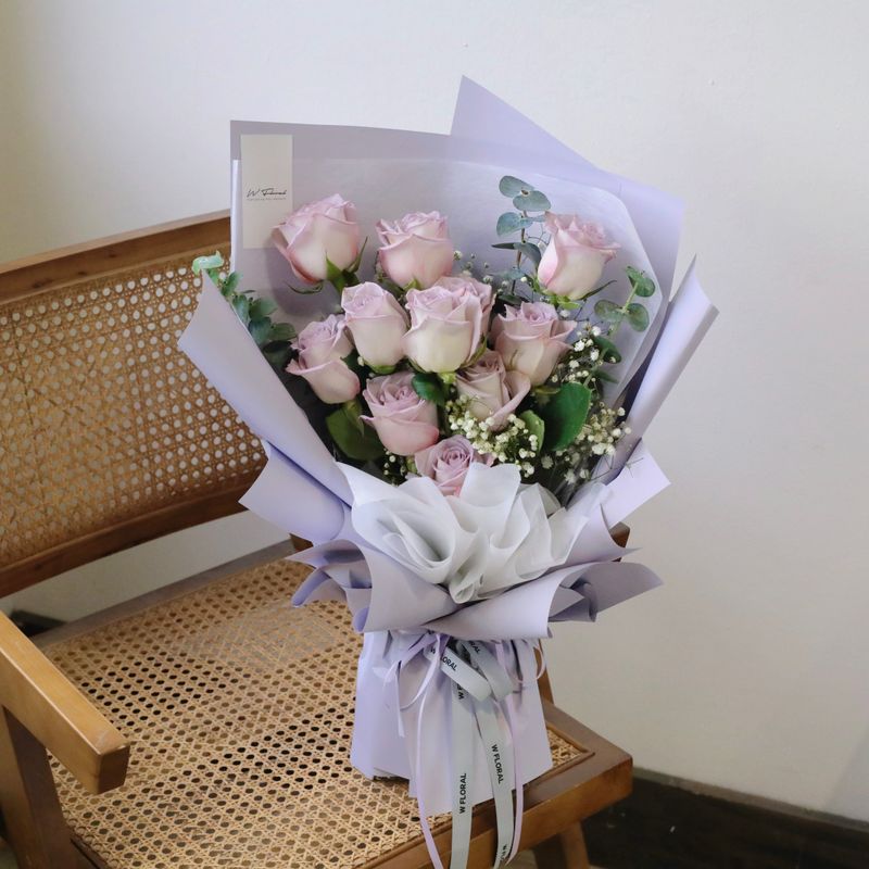 Romantic lavender rose bouquet for anniversary and birthday gift