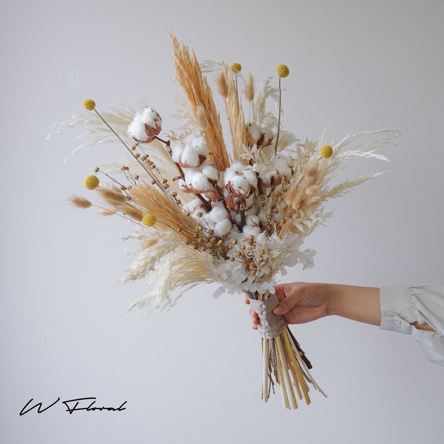 Dried flower bridal bouquet with cotton and pampas grass