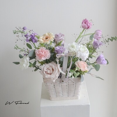 Seasonal flower basket arrangement workshop with fresh blooms