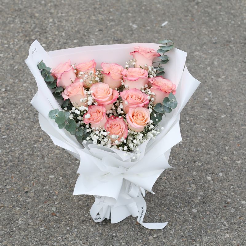 Premium Rhoslyn rose bouquet for Toronto flower delivery
