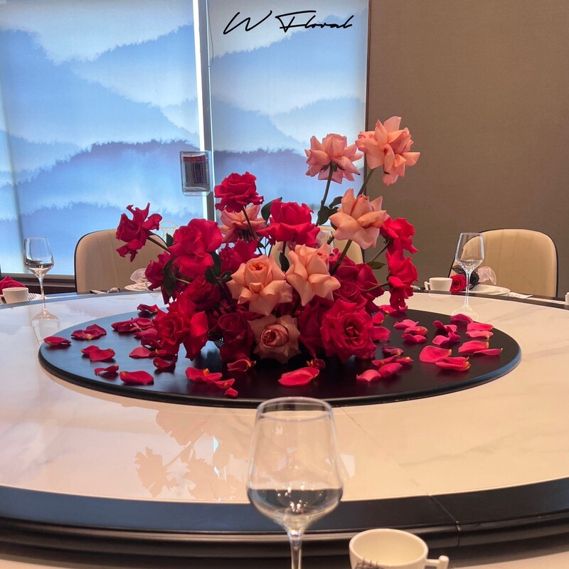 Low vase-less rose centrepiece for luxury wedding round table