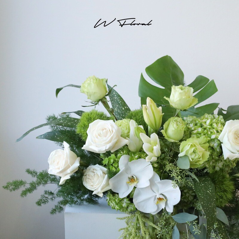 Grand Podium Arrangement - Green and White (Customizable)