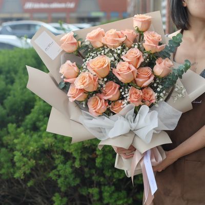 19 Salmon Rose Bouquet
