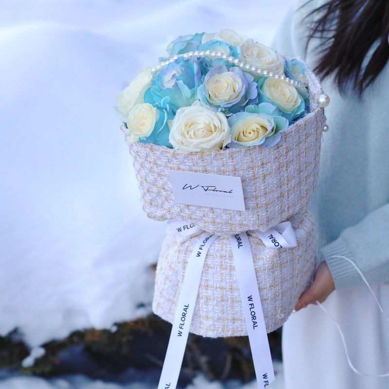 Tweed &amp; Pearl Round Rose - Bluelight Kiss - Valentine's Day 2026