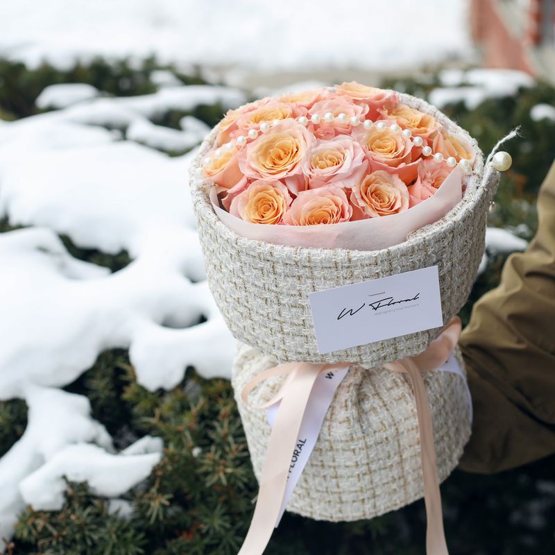 Tweed &amp; Pearl Salmon Rose Round Bouquet