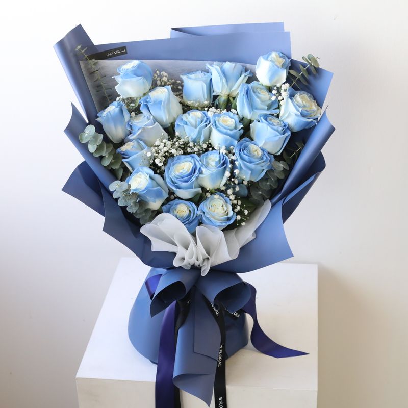 19 Icy Blue Rose Bouquet